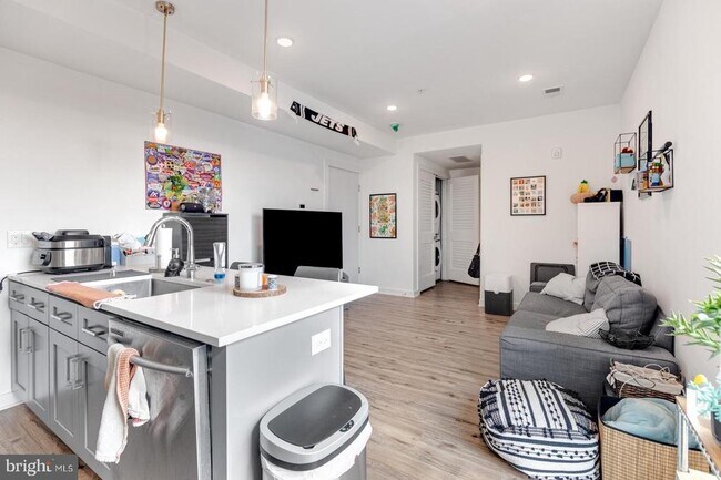 Photo - 304 Master St Unit 8