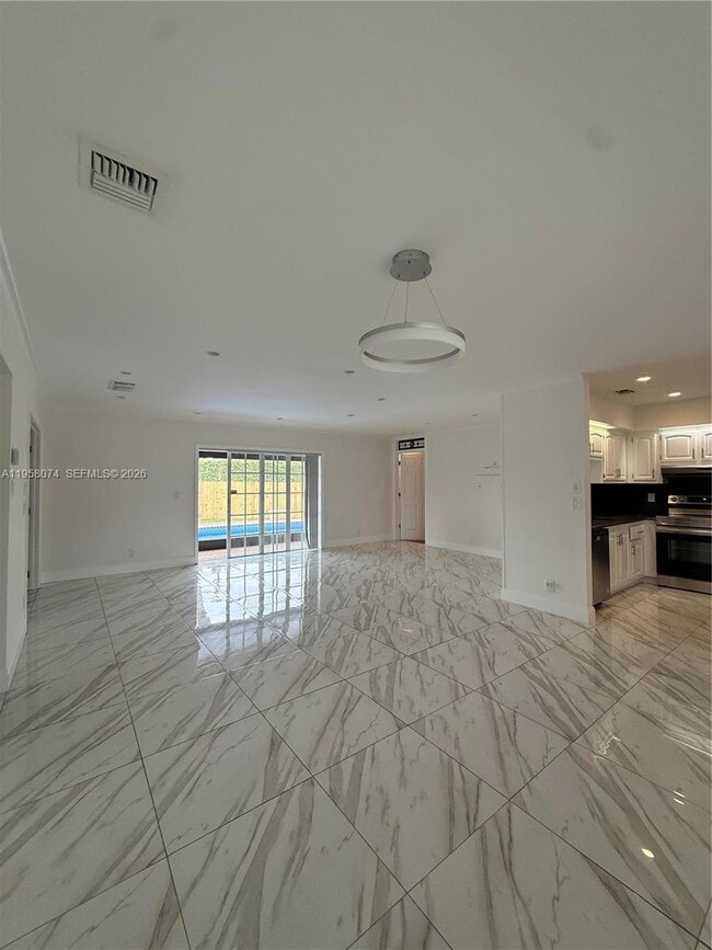 Photo - 19253 Carolina Cir