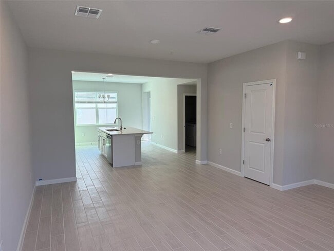 Photo - 611 Pothos St