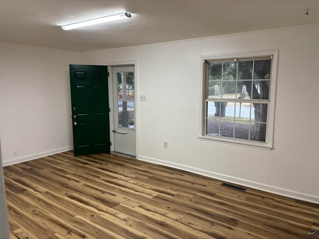 Photo - 122 Tinker Blvd