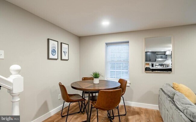 Photo - 221 W 6th St Unit 2