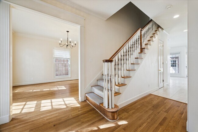 Photo - 4230 Byron St