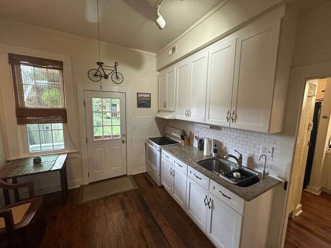 Photo - 705 N 5th Ave