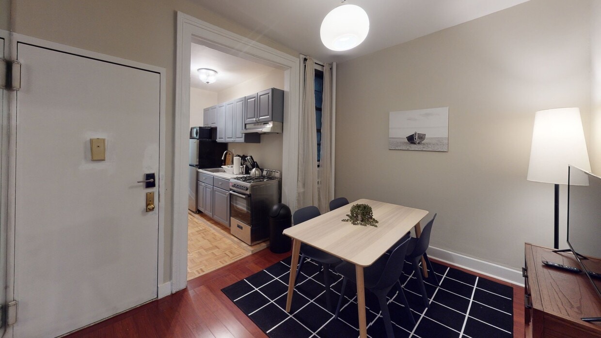 Photo - Private bedroom in 3 bed/2 bath Home