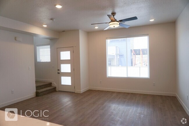 Building Photo - Brand New Townhome in Great Location!