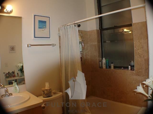 Photo - 1260 N Greenview Ave