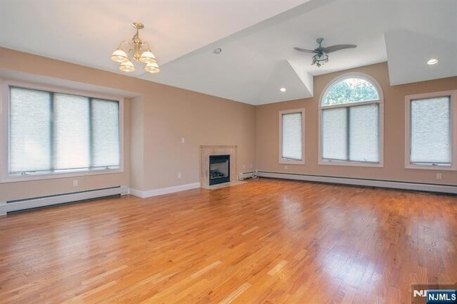 Photo - 470 Chestnut St Unit B