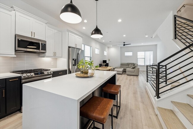 Building Photo - 820 Curtin St Rental