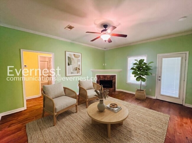 Photo - 3 Bed/2 Bath Home with Garage / Pet-Friendly / Vouchers Accepted / Available Now!