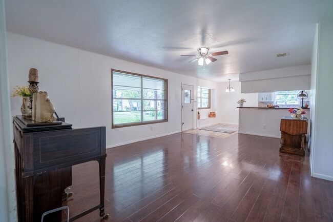 Building Photo - 803 Sycamore Rd Rental