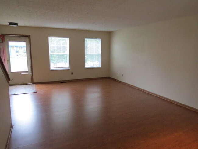 Photo - 268 Chatterly Ln