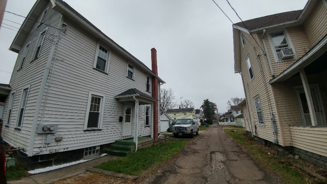 Photo - 825 Tremont Ave SW