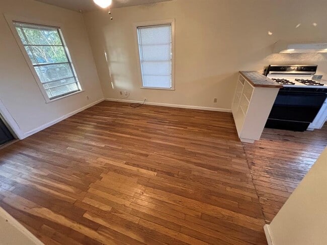 Photo - 2815 Crest Ave