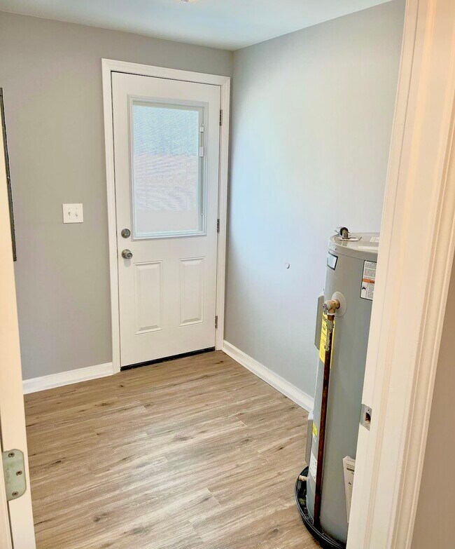 Photo - 1692 Victory Ave