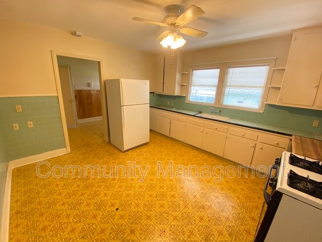 Photo - 821 W Garfield St