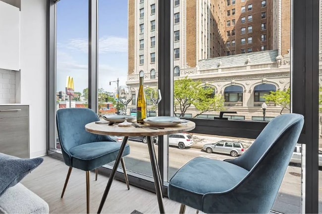 Photo - 4577 N Sheridan Rd