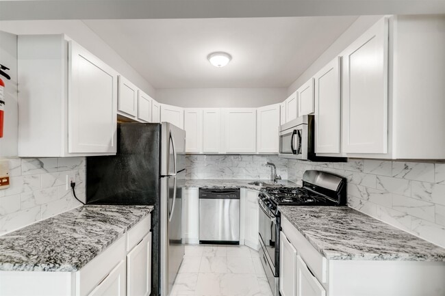 Building Photo - 316-1301-3-324 Jefferson St Unit 2C Rental