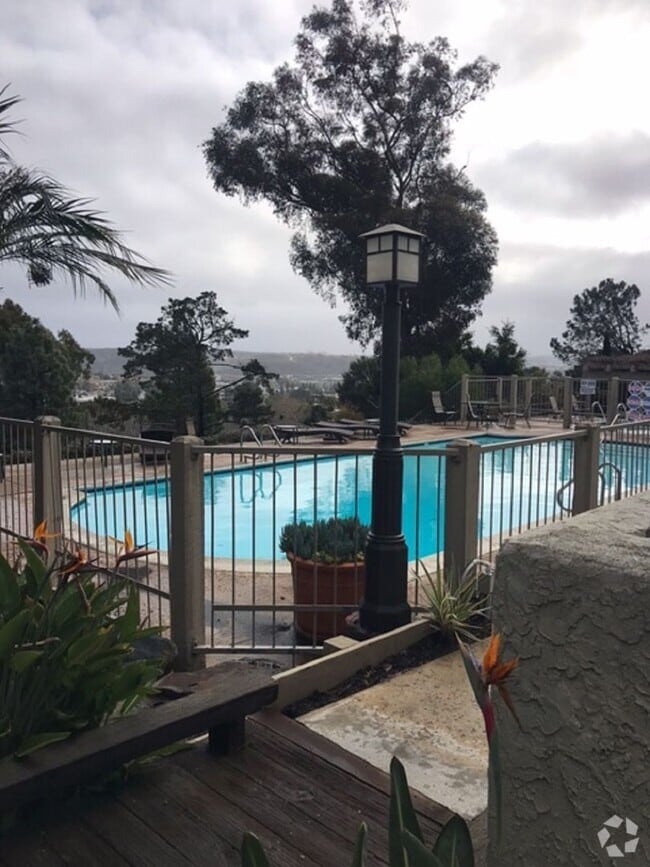 Building Photo - Upgraded condo in Del Mar!