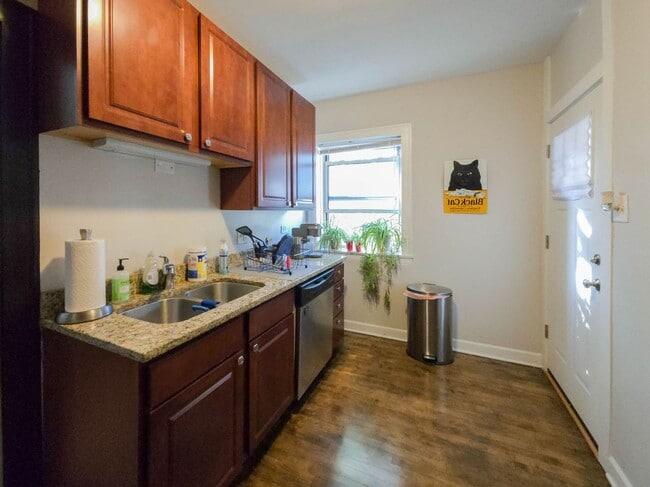 Photo - 1825 W Winona St Unidad 3
