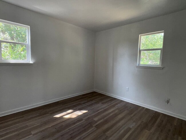 Photo - 1749 SW 12th- AVAILABLE NOW!!