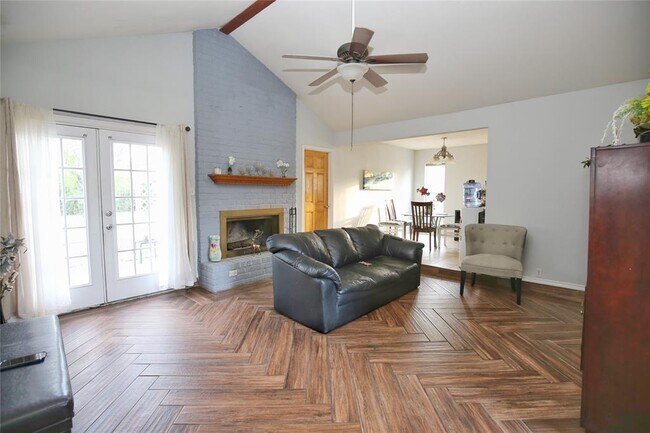 Photo - 204 Deerfield Park Dr