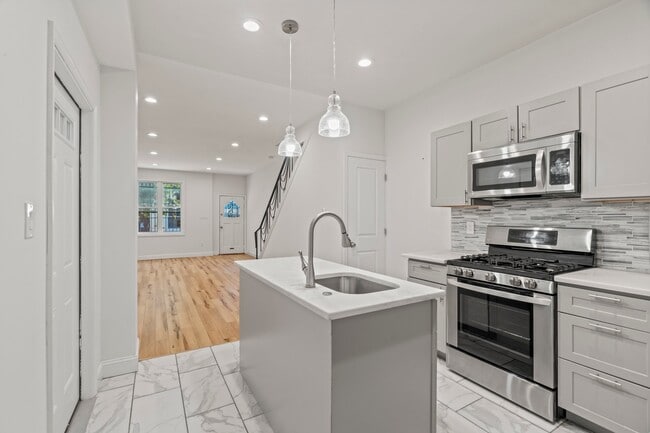 Photo - 1630 Edgley St
