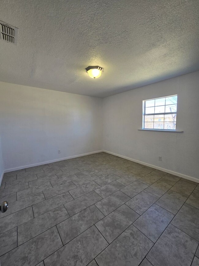 208 Lincoln Ave