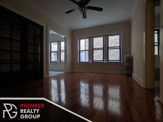 Building Photo - 4647 N Paulina St Unit #4641-204