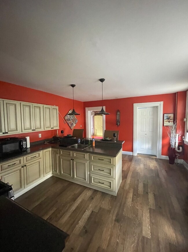 Building Photo - 562 5th Ave