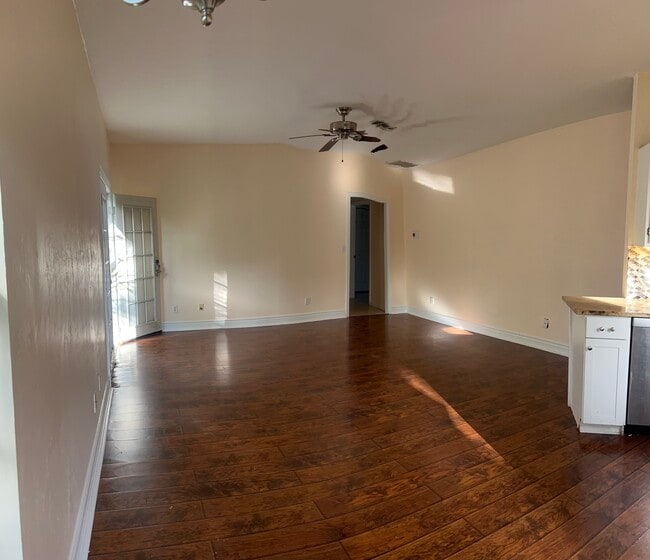 Photo - 4911 Tallowood Way