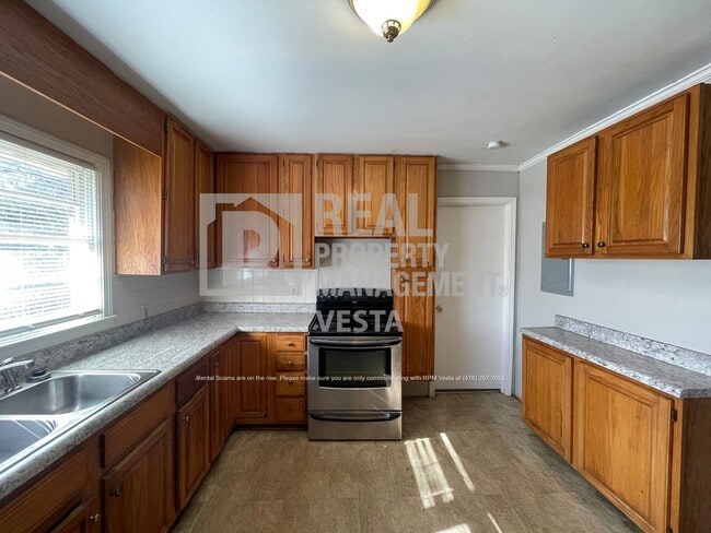 Building Photo - 2910 Reynolds Dr