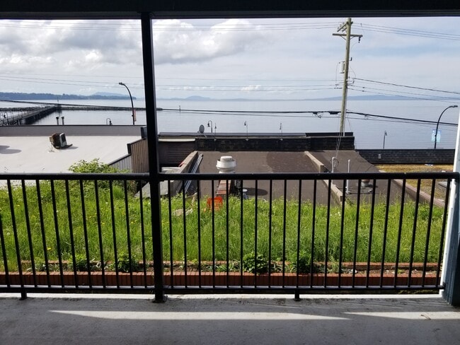 Building Photo - 1081 Martin St Unit 102