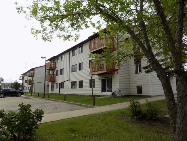 Building Photo - 8111-8196 96 St