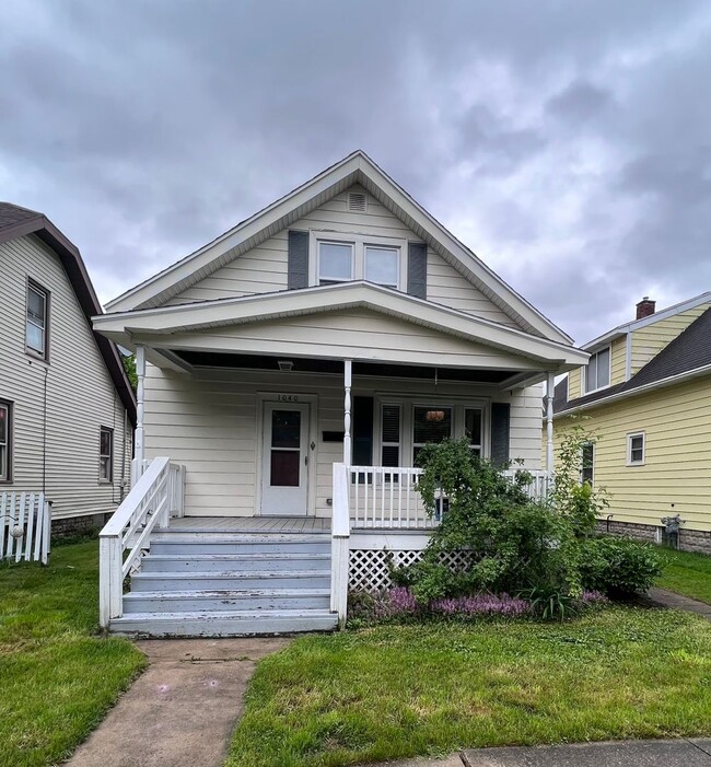 Photo - 1040 Powers Ave NW