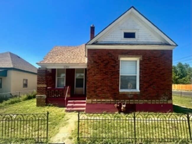 Building Photo - 1201 Pine St