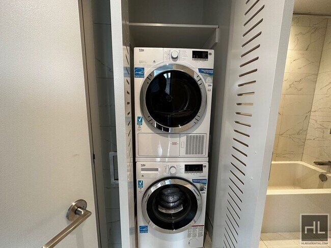 Photo - East 44th Street Unidad 40N