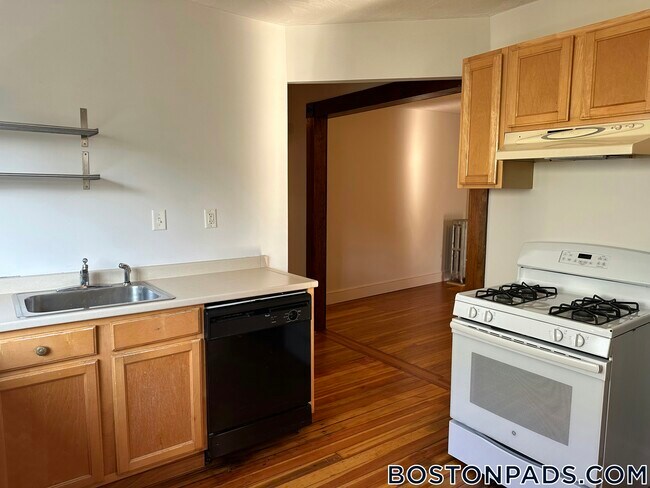 23 Renfrew St
