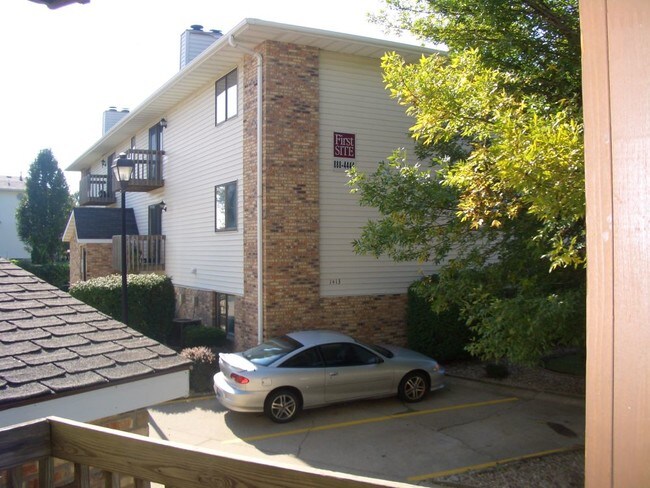 Photo - 1417, 1415, 1413 Challis (Challis)