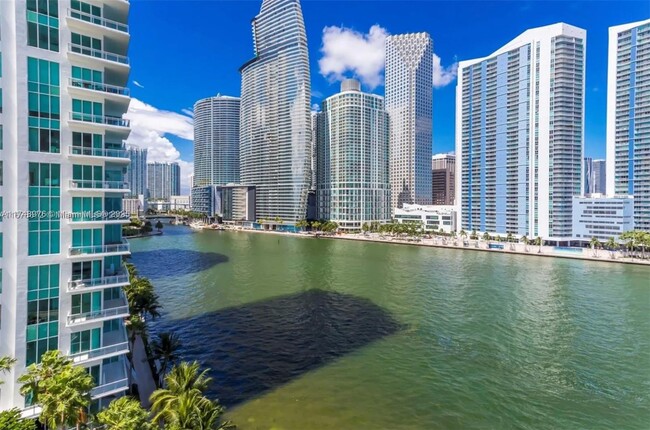 Photo - 888 Brickell Key Dr Unidad # 1004 Rental