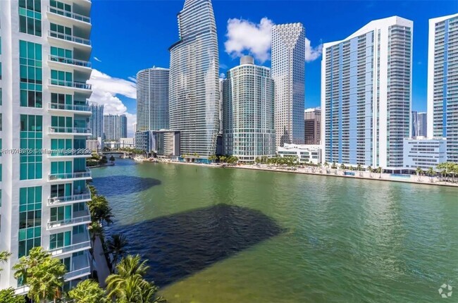 Building Photo - 888 Brickell Key Dr Unit # 1004 Rental