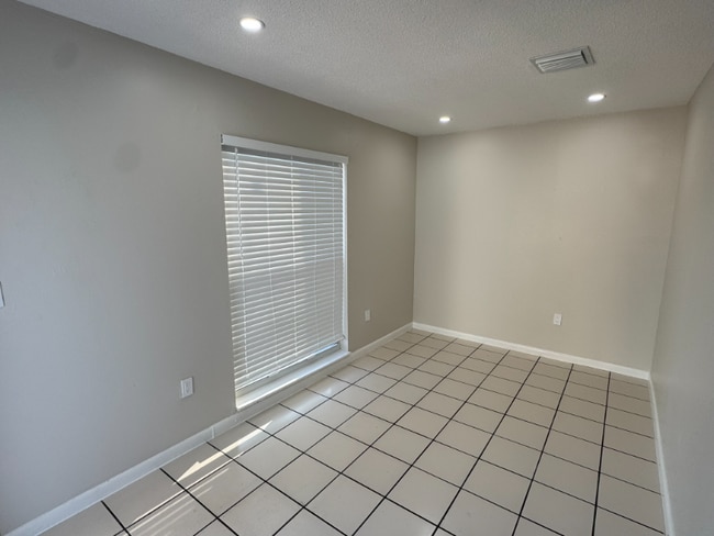 Photo - 933 SW 16th Pl