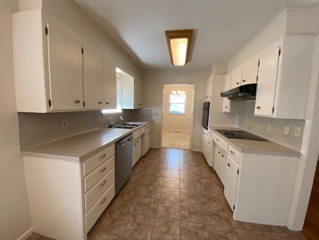 Photo - LARGE | 3 Bed | 2 Bath | Midtown Tulsa