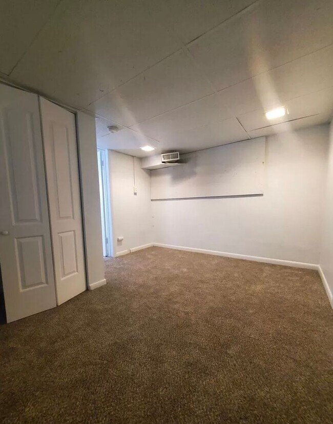 3 Bedroom/1 Bath Garden Level Duplex for J... Townhome Townhome