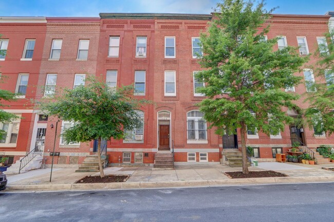 Building Photo - Bright 1BR 1BA Renovated Apartment Unit 1628 N. Calvert St.