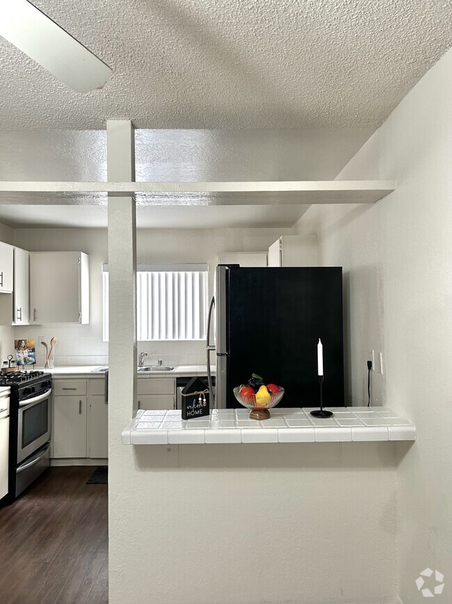 Building Photo - Strathmore Veteran Rental