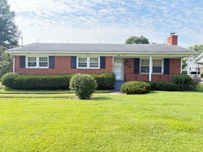 Building Photo - Miraculous 3 Bedroom And 2.5 Bath House!!