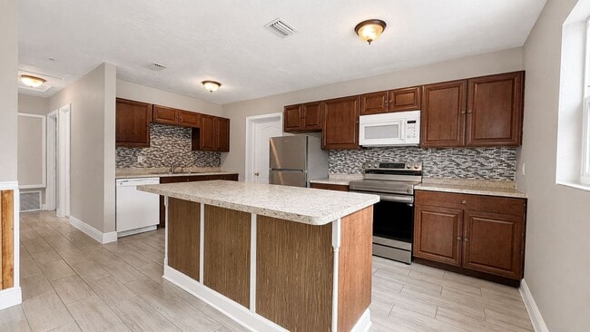 Photo - 7702 Arezzo Ave