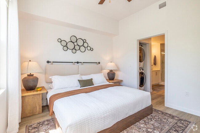 1BR, 1BA - 800SF - Bedroom