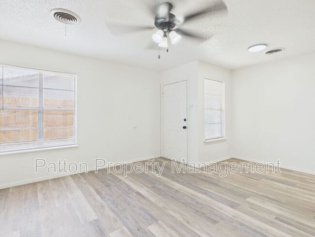 Photo - 1929 Howard Dr