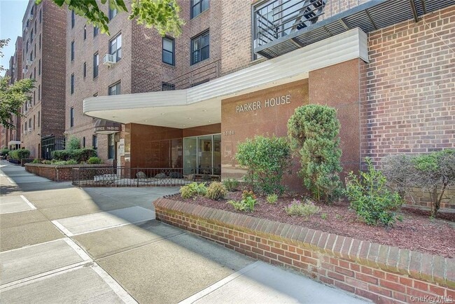 Photo - 63-84-84 Saunders St Unit 2